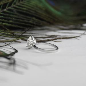 Bague solitaire en diamant de laboratoire taille brillant 3,5 carats |   Certifié IGI E-VVS2 |   Bague en or massif 14 carats plaquée rhodium pour anniversaire - Product Image 5