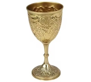 Gobelet à vin classique en or avec un design orné, calice en métal à long pied, vaisselle décorative pour les occasions de mariage - Product Image 4