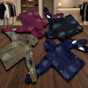 Sudadera con capucha para hombre, estilo urbano, con estampado de cruz y efecto desgastado. - Product Image 2