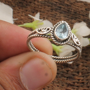 แหวนบลูโทแพซธรรมชาติจากสวิสเซอร์แลนด์ เงินแท้ 925 แหวนพลอยประจำเดือนพฤศจิกายน-ธันวาคม เครื่องประดับสำหรับผู้หญิง ของขวัญสุดพิเศษ - Product Image 5