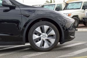 TE SL a MO D EL Y LO NG RA N GE EV 2022 FOUR WHEEL SEDAN AWD LITHIUM BATTERY R18 SINGLE MOTOR - Product Image 5