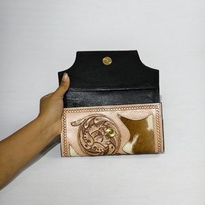 Cartera Larga de Cuero Genuino Hecha a Mano con Cierre Plegable, Estilo Vintage para Mujer, con Estampado Animal - Product Image 4