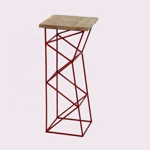 Mesa Auxiliar Pequeña de Metal Hecha a Mano con Acabado Plateado y Detalles Artísticos que Realzan el Ambiente del Hogar, Mesa Decorativa para Uso como Mesa de Centro - Product Image 4