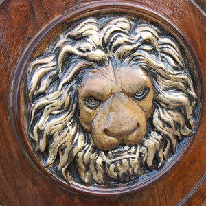 Bouclier rond en bois traditionnel viking, style nordique, artisanat fait main pour événements costumés et décoration murale - Product Image 6