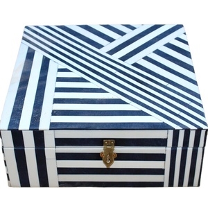 Caja de joyería con incrustaciones de resina decorativas - Product Image 1