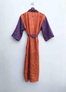 Kimono largo de patchwork, ropa de dormir, bata de noche, hecho a mano, estilo indio vintage, de seda sari reciclada. - Product Image 5