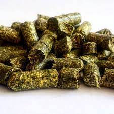 Granulés de bois de pin naturel à faible teneur en cendres pour chaudières industrielles, réseaux de chauffage collectif, unités agricoles et chauffage domestique moderne - Product Image 2