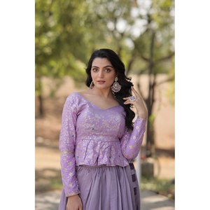 Robes de bal brodées à paillettes Top et Lehenga pour le look de fête - Product Image 3