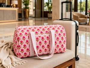 Sac de voyage matelassé en polyester à motif floral VEER HANDIRCRAFTS QB-006, doublure en coton, grande capacité, fermeture éclair - Product Image 1