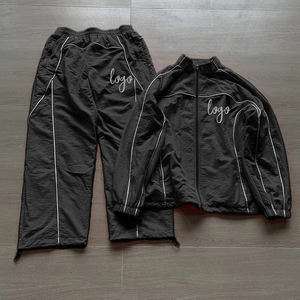 Conjunto Deportivo Personalizado de 3 Piezas, Chaqueta Cortavientos Ligera Reflectante con Cremallera Desmontable y Pantalones Deportivos de Nailon para Hombre - Product Image 1