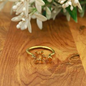 Bague soleil en laiton faite à la main, bague ouverte ajustable, bijoux tribaux bohèmes en laiton, vente en gros OEM/ODM Jaipur Inde - Product Image 3