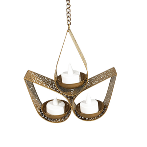 Apportez une touche de lueur dorée à votre espace avec ce magnifique porte-bougie suspendu. Parfait pour ajouter une touche moderne et traditionnelle à n'importe quelle pièce. - Product Image 1