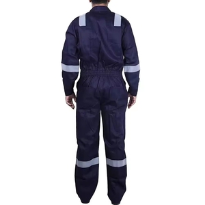 Combinaison de sécurité industrielle robuste avec bandes réfléchissantes, poches fonctionnelles, tissu durable et design professionnel pour les vêtements de travail - Product Image 6