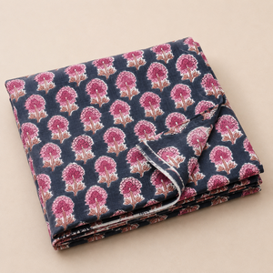 Tissu en coton imprimé à la main, motif floral Buta bleu marine et rose, doux et respirant, idéal pour la confection de robes, de Kurta et la décoration intérieure. - Product Image 6