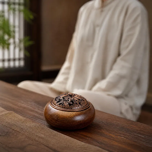 Quemador de Incienso de Madera de Nogal, Porta Incienso Redondo con Tapa de Bronce - Product Image 1