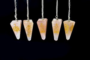 Vente en gros de cristaux et pierres de quartz rose facettés pour la guérison énergétique Reiki et pendules de radiesthésie - Product Image 4