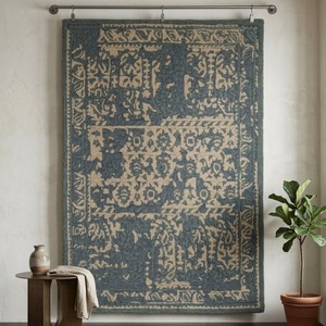 Alfombra de lana tufted hecha a medida con texturas en capas y detalles refinados para apartamentos de lujo y espacios interiores de boutique. - Product Image 1