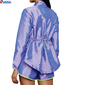 Conjunto Deportivo de 2 Piezas para Mujer, Estilo Hip Hop, Satinado, Manga Larga, Cuello Alto, Secado Rápido, Corte Holgado, Color Morado con Ribete Verde Neón, Primavera - Product Image 4