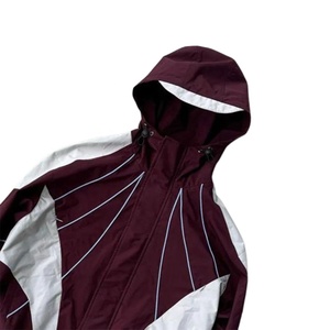 Veste coupe-vent imperméable à capuche style streetwear minimaliste et techwear avec patchwork, pantalon de survêtement sportif, réduction sur les achats en gros, faible MOQ - Product Image 6