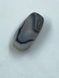 Ágata Natural de Forma Cilíndrica, Piedra Preciosa para Joyería Fina, Color Negro Estampado, 27.00 Quilates, Proveedor de la India, R.K. GEMS JEWELLERY - Product Image 5