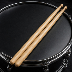 Baguettes de batterie en bois d'érable antidérapantes pour instruments de musique exigeants - Product Image 1