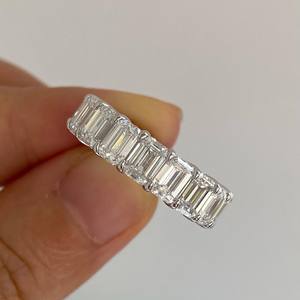 Anillo de Eternidad de Lujo con Diamantes Cultivados en Laboratorio con Corte Esmeralda, Oro Amarillo de 14K y 18K, Engaste de Garras, Joyería para Aniversario de Bodas, Venta al por Mayor - Product Image 4