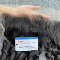 Produit phare : Perruque frontale HD 13x6 en cheveux humains vietnamiens 100% naturels, bouclés et volumineux, avec dentelle invisible et ligne de cheveux naturelle, prête à être expédiée