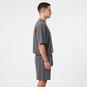 Ensemble T-shirt et short tendance personnalisé pour homme – Haut à manches courtes et col rond, tenue de sport décontractée et stylée - Product Image 2