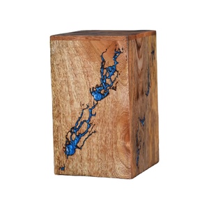 Urna de cremación de madera hecha a mano, diseño de relámpago de resina azul, urnas de cremación de recuerdo conmemorativo personalizadas para cenizas humanas - Product Image 1