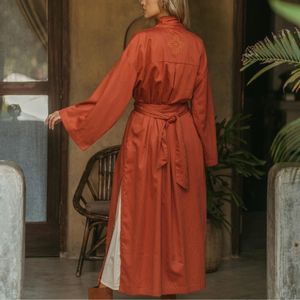 Kimono Maxi Rojo Orgánico de Satén y Algodón para Mujer, Estilo Boho, Tipo Cárdigan, Abrigo Ligero para Festivales y Ceremonias - Product Image 3