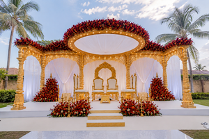 Mandap de mariage moderne Radhika flottant exclusif, scène légère en fibre de verre sculptée de luxe, plafond floral, mariage indien - Product Image 2