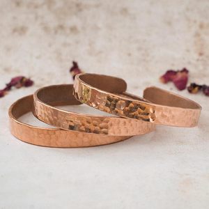 Pulsera de cobre con diseño antiguo martillado, diseño moderno y lujoso, unisex, venta al por mayor. - Product Image 1