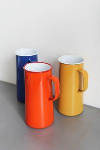 Juego de Jarra de Esmalte en Naranja, Amarillo y Azul, Diseño Minimalista, Gran Capacidad, Vajilla para el Hogar con Asa - Product Image 1