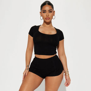Conjunto de dos piezas para mujer, top corto de manga corta con cuello cuadrado y shorts de cintura alta, color negro liso, ropa sexy para discoteca, primavera verano - Product Image 1