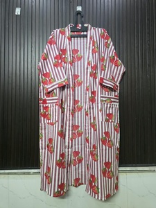 เสื้อคลุมสตรีลายสตรอเบอร์รี่สีน้ำตาลแขนสามส่วนคอวียาวเต็มตัวผ้าฝ้าย 100% นุ่มสบายสวมใส่สบายๆในฤดูใบไม้ผลิ - Product Image 5