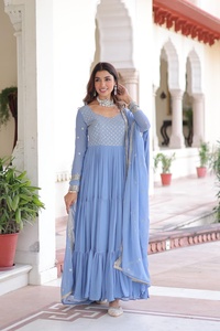 Vestido de Georgette Sintética para Mujer con Lentejuelas, Bordado Zari y Dupatta con Trabajo de Corte, Listo para Usar, Estilo Indo-Occidental, para Fiestas y Bodas - Product Image 5