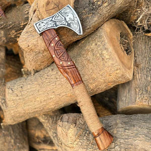 Hache Viking Artisanale de Qualité Industrielle en Bois, Tête en Acier Carbone Gravée Nordique, Outil Traditionnel de Bushcraft pour le Camping et la Manutention du Bois de Feu - Product Image 4