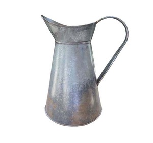 Jarra de Metal Estilo Rústico con Asa Larga y Patrón en Relieve para Exhibición Decorativa de Flores - Product Image 2