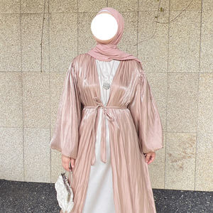 Abaya longue et élégante pour femme Loriya, à ouverture frontale, avec maille brillante en polyester, manches classiques, couleur unie, coupe islamique en A. - Product Image 5