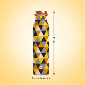 Bouteille d'eau en cuivre géométrique moderne, portable, pour les voyages, avec des bienfaits pour la santé ayurvédique - Product Image 2