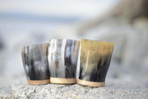 Vaso de Cerveza Vikingo Ecológico Hecho a Mano con Diseño de Ágata de Cuerno Corto, Técnica Pulida de Cuerno de Búfalo Auténtico, Tapa Nueva para Café - Product Image 4