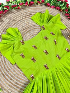 Nueva tendencia de elegancia en vestimenta: Colección de vestidos midi Mul-Chanderi con trabajo Maggam, fabricante de la India, moda femenina. - Product Image 6