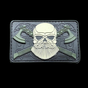 Parche de goma 3D en relieve con diseño de calavera con barba y hachas, rectangular, para coser. - Product Image 1