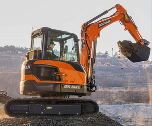 Mini-excavatrice Doosan DX55-5B, vente directe d'usine, haute qualité, excavatrice compacte de 5,5T pour projets de construction, disponible en stock dès maintenant - Product Image 1