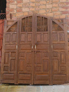 Puerta de Madera Natural Más Vendida con un Diseño Moderno y Elegante y una Estructura Duradera para Interiores, Exteriores y Entrada Principal - Product Image 5
