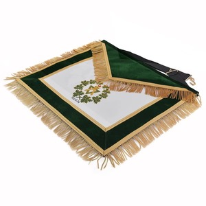 Tablier de Maître Maçonnique Ancien Souverain Grand Maître, en Velours Vert Forêt avec Franges Dorées, Style Personnalisé - Product Image 3