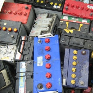 Déchets de batteries au plomb déchargées de qualité supérieure, plaques de batteries automobiles encapsulées dans du plastique, pureté 99%, déchets de plaques de batteries au plomb OEM/ODM - Product Image 1