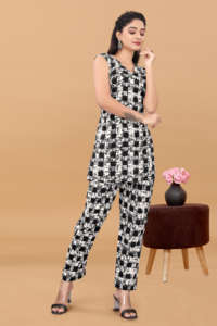 Ensemble coordonné pour femmes avec logo personnalisé imprimé en blanc et noir, vente en gros, ensemble deux pièces en microfibre, col rond, survêtement décontracté pour femmes - Product Image 5