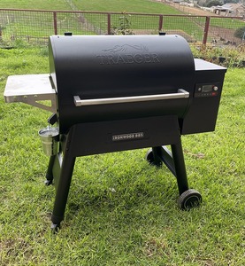 Parrilla y ahumador de pellets de madera, parrilla ahumadora de pellets con WiFi y modo Super Smoke, controlador D2, área grande de 885 pulgadas cuadradas - Product Image 2