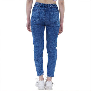 Jeans en denim classiques décontractés pour femmes, logo personnalisé, haute qualité, coupe droite, tissu doux et confortable - Product Image 3